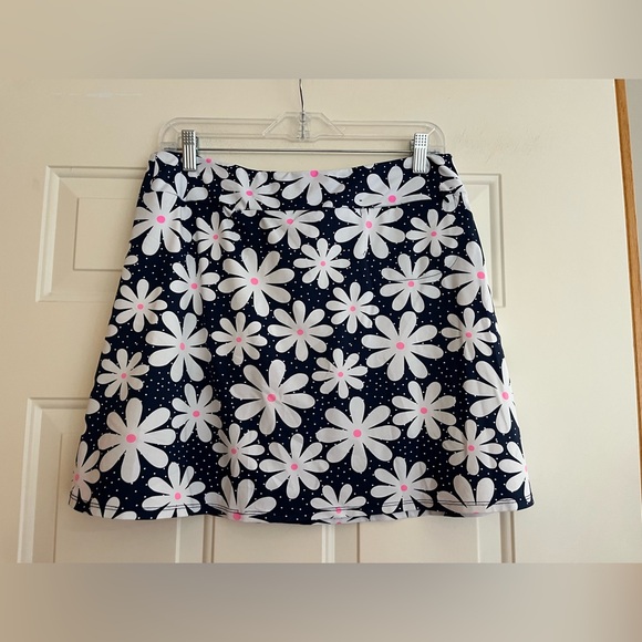 Women’s Lulu-B blue white daisy pull on skirt (skort)with built in shorts.Medium - Picture 2 of 14